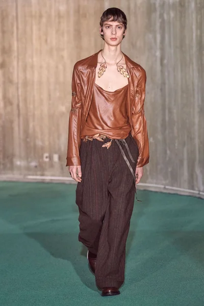Look 32